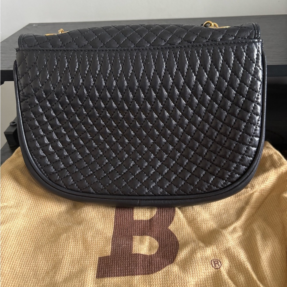 Vintage Bally Quilted Lambskin Chain Shoulder Bag – Black with Gold Hardware - Picture 2 of 10